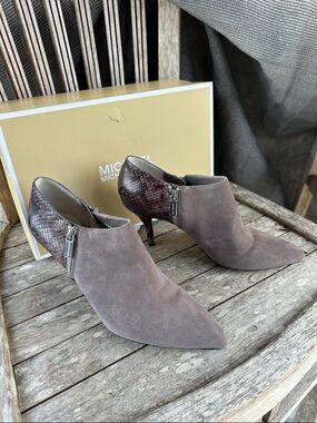 MICHAEL Michael Kors Taupe Suede Pointed Ankle Booties 9